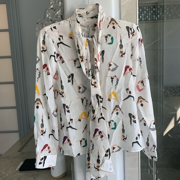 ALICE+OLIVIA  Yoga Stace Jeannie Bow-Collar Button-Down Blouse - Picture 6 of 11